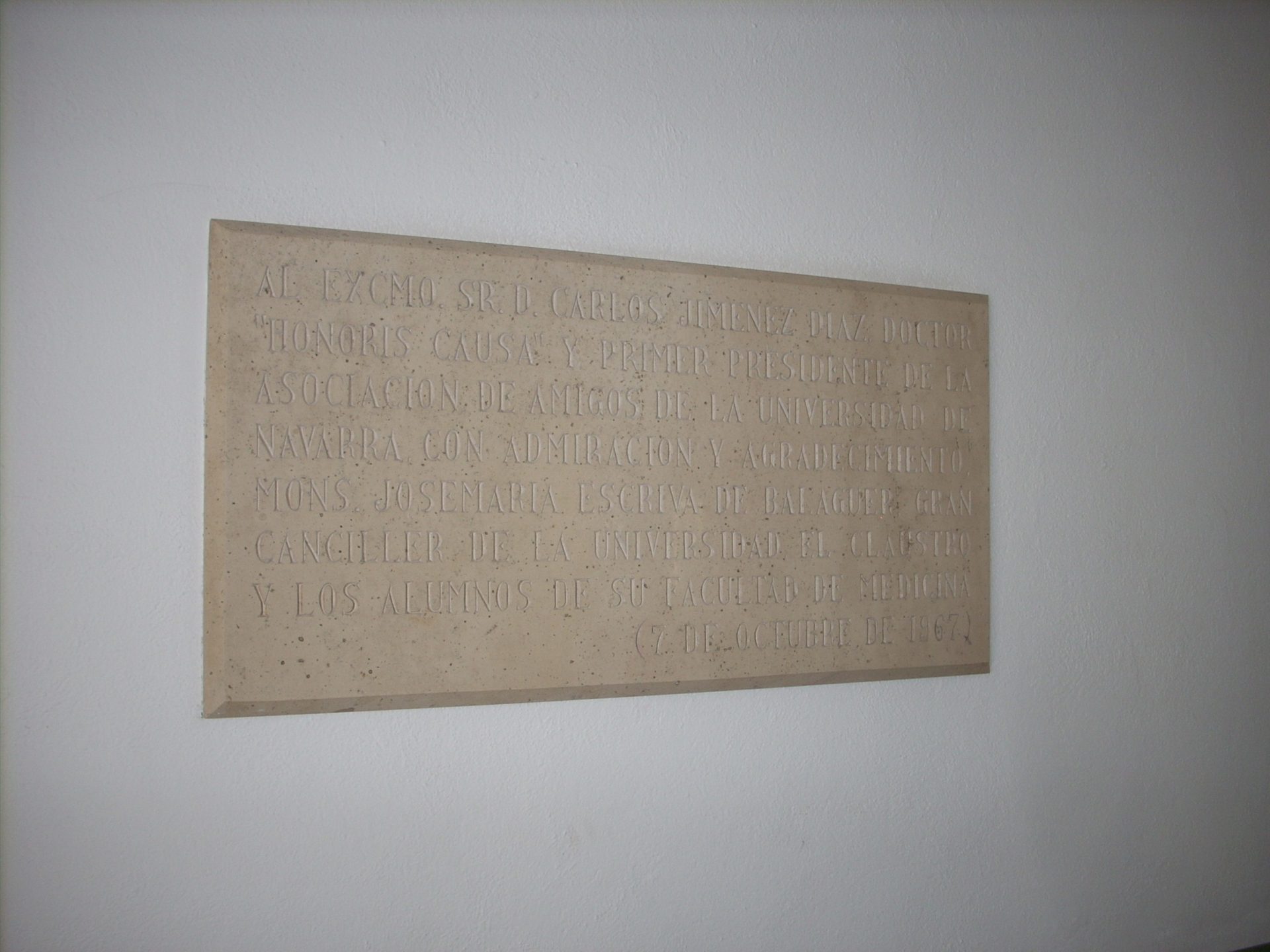 Carlos Jimenez Diaz memorial tablet, Pamplona, Spain - 02.JPG